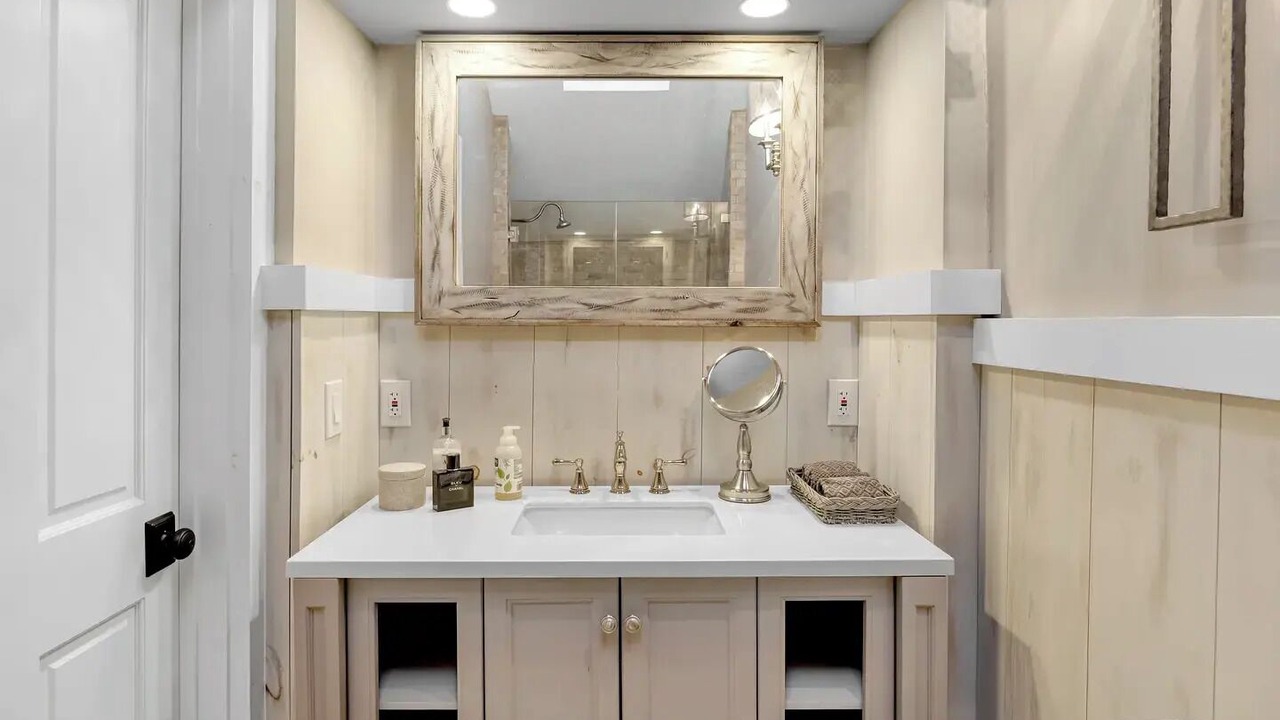 Photo of Bathroom in Eastern Malibu