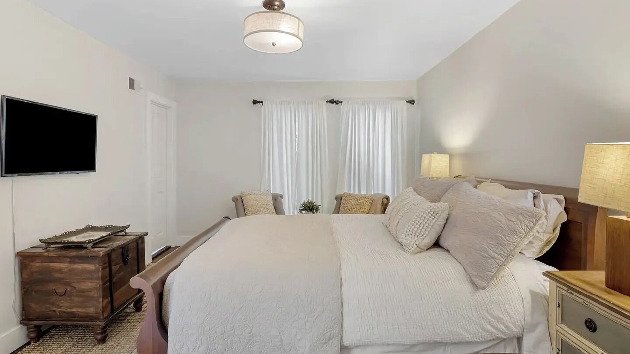 Photo of Bedroom in Eastern Malibu