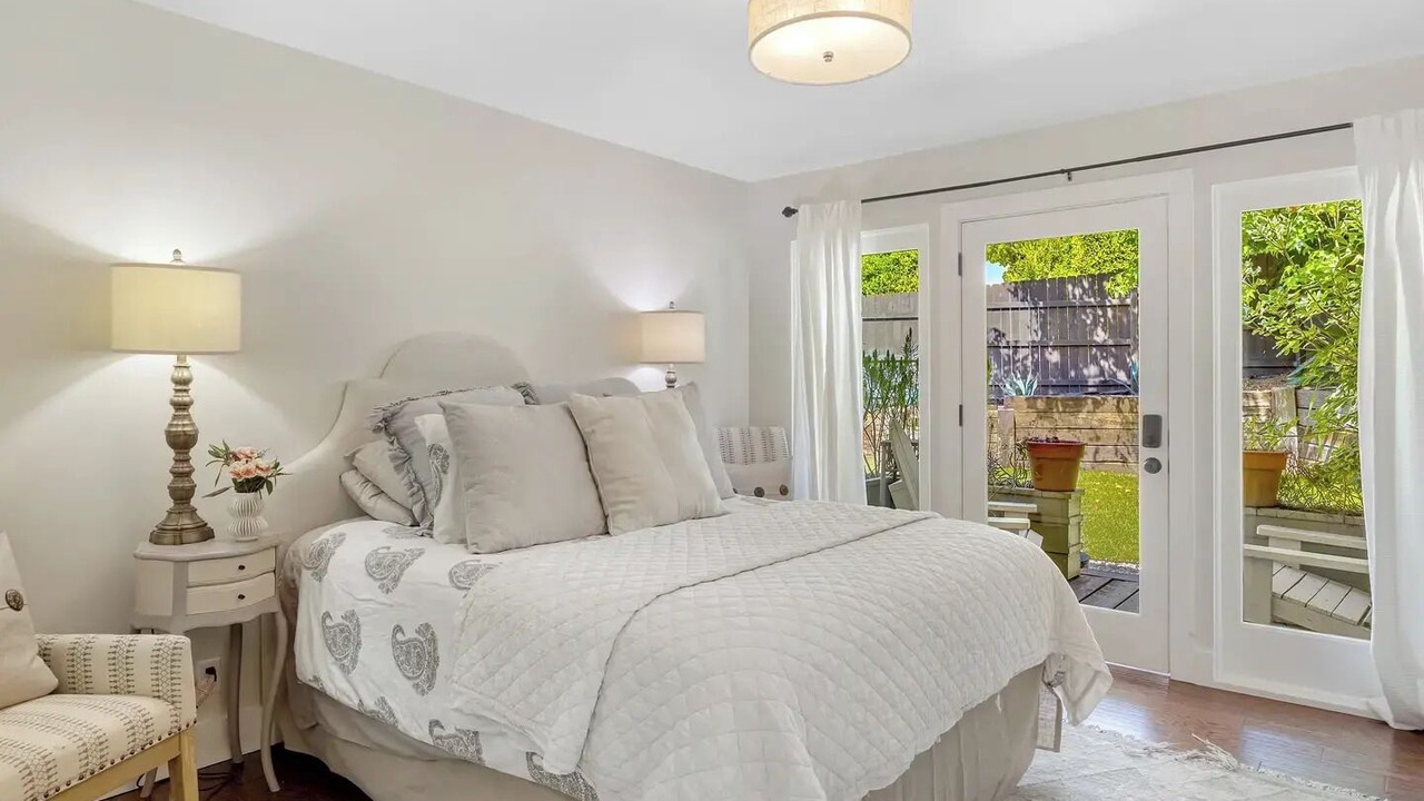 Photo of Bedroom in Eastern Malibu