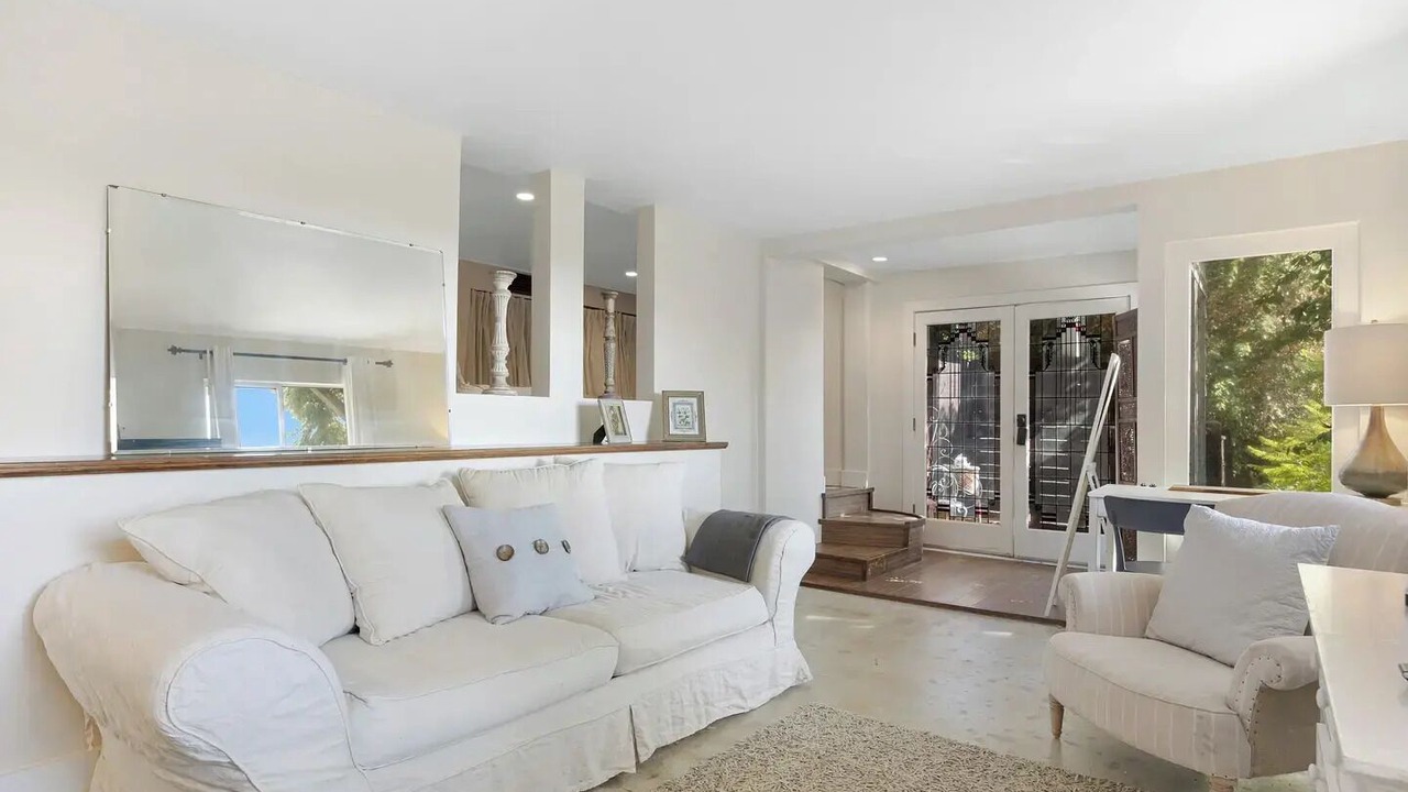 Photo of Livingroom in Eastern Malibu