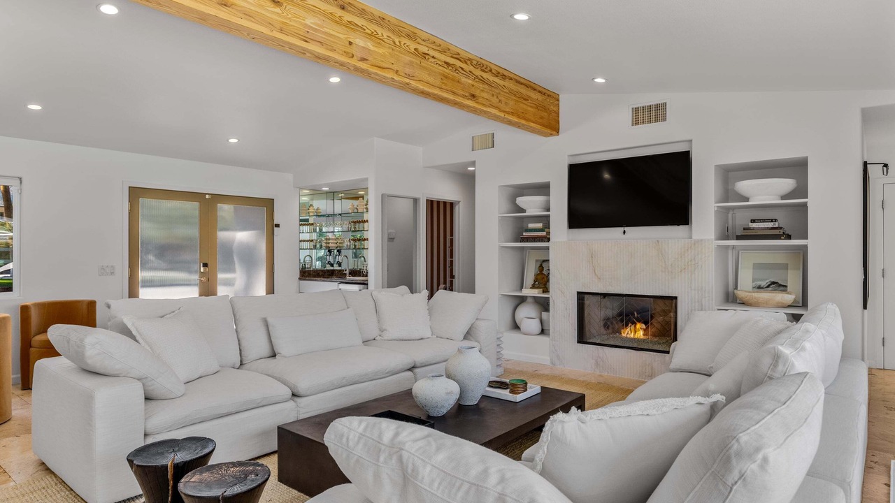 Photo of Livingroom in Deepwell Estates
