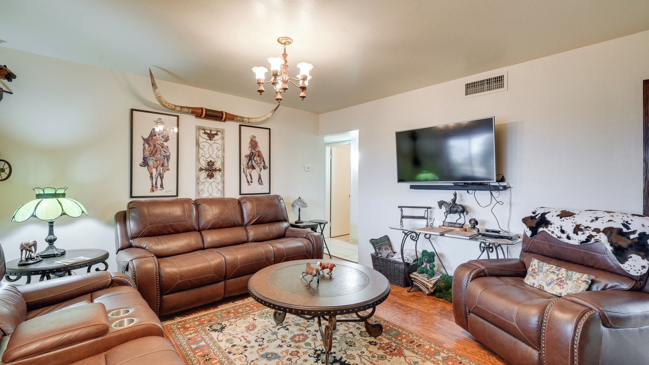 Photo of Livingroom in Wickenburg