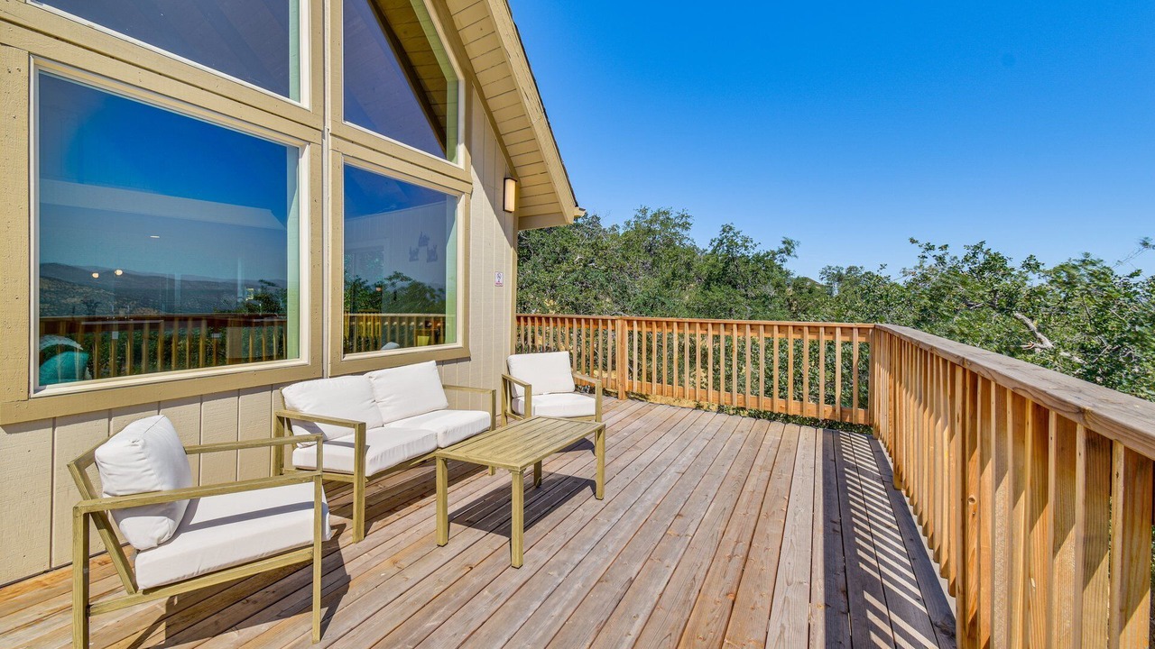 Photo of Patio Balcony in Yosemite Lakes