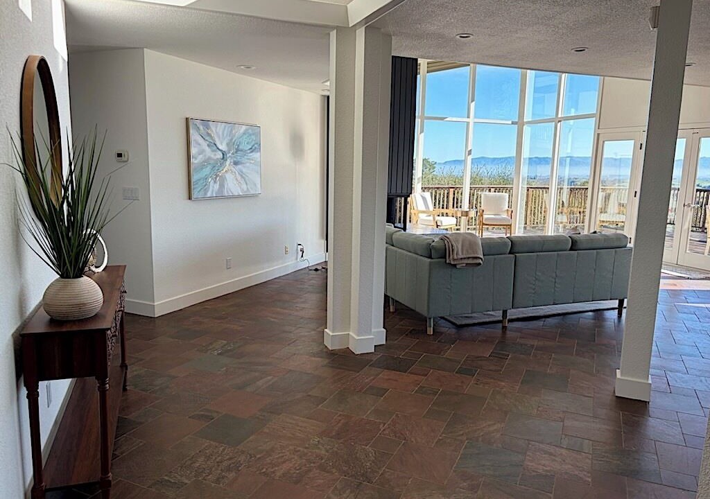 Photo of Livingroom in Central Portola Valley