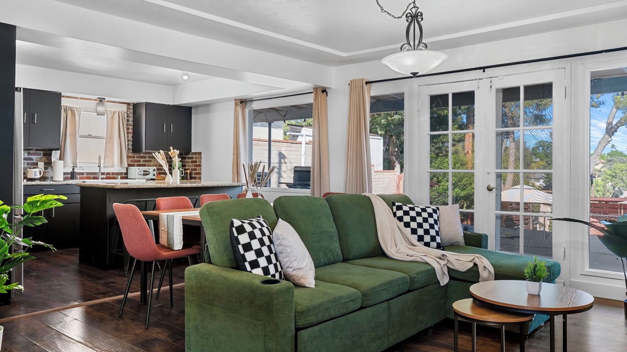 Photo of Livingroom in Rolando Village