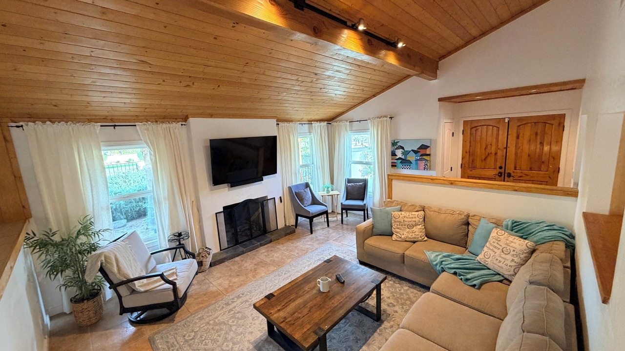 Photo of Livingroom in Palm Desert