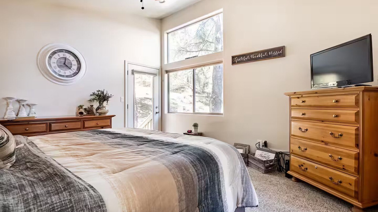 Photo of Bedroom in Pine Mountain Club
