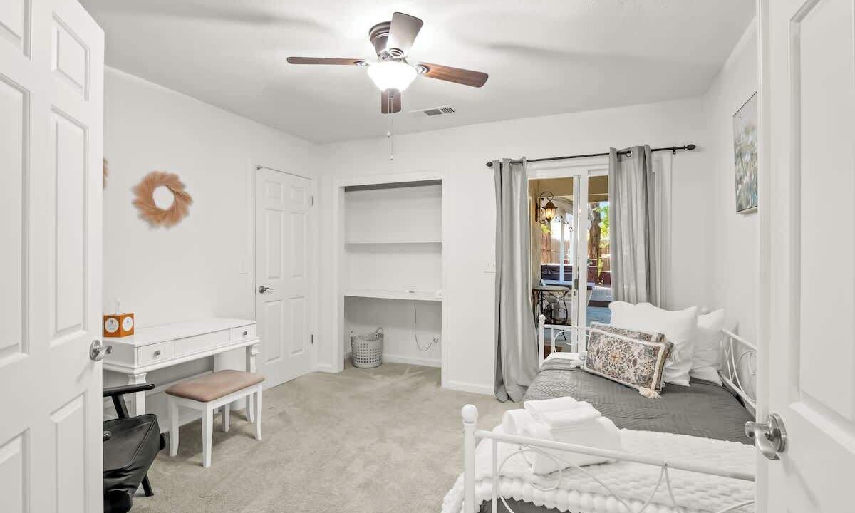 Photo of Bedroom in Raisin