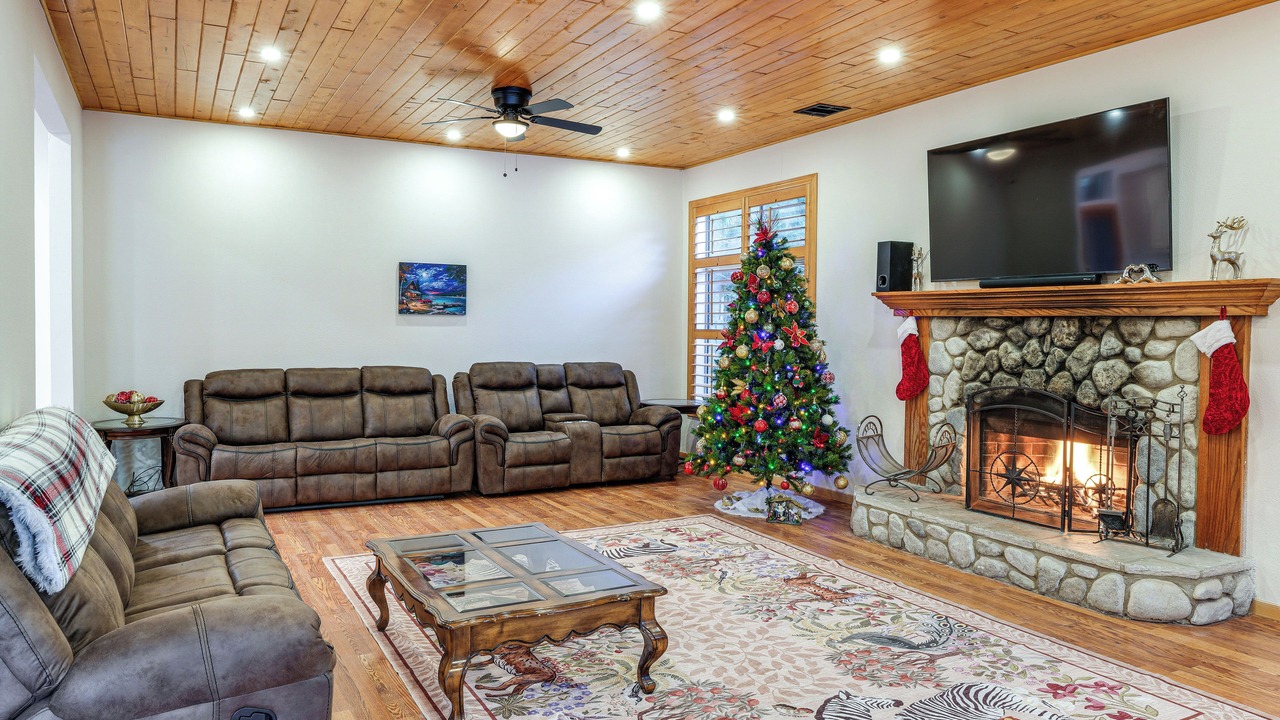 Photo of Livingroom in Pine Mountain Club