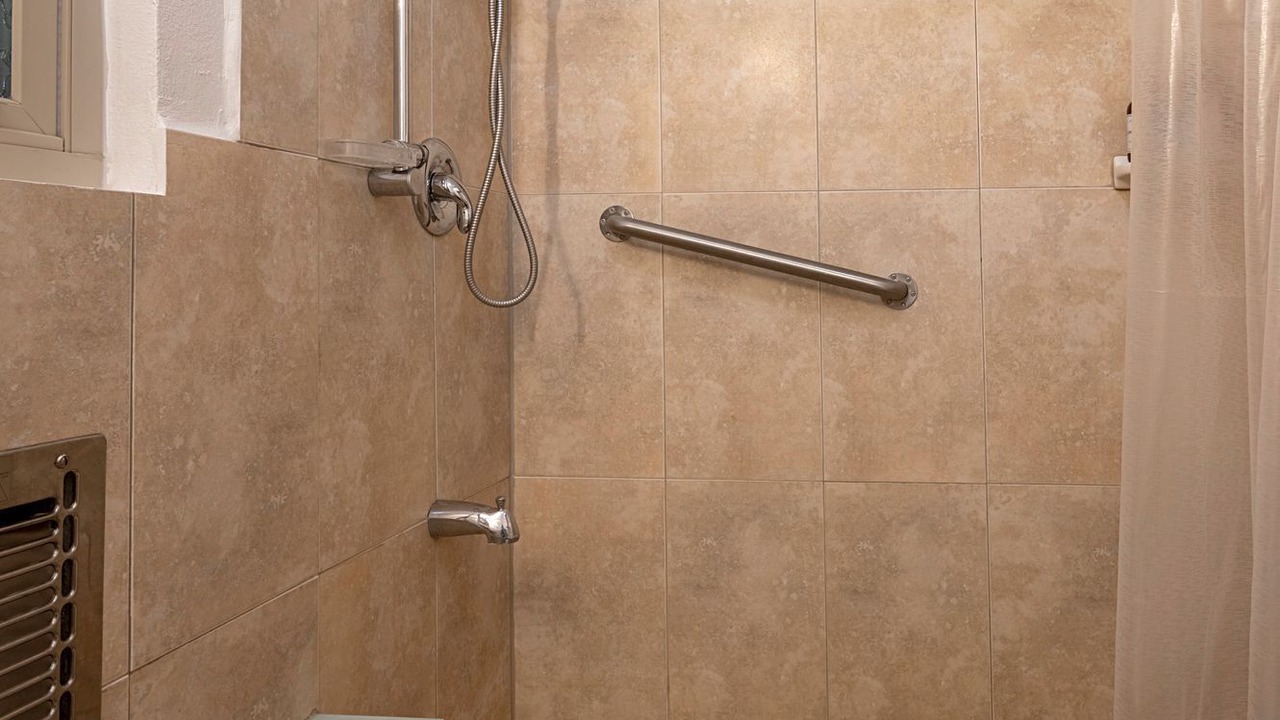 Photo of Bathroom in Araby Commons