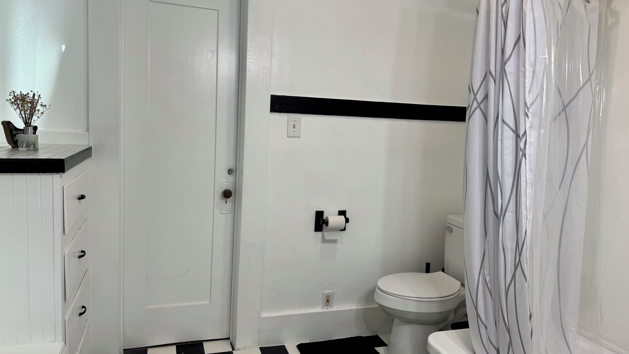 Photo of Bathroom in Hanford