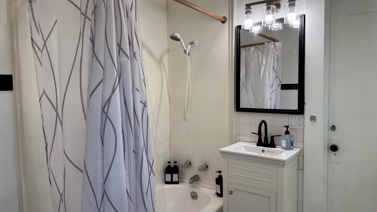 Photo of Bathroom in Hanford
