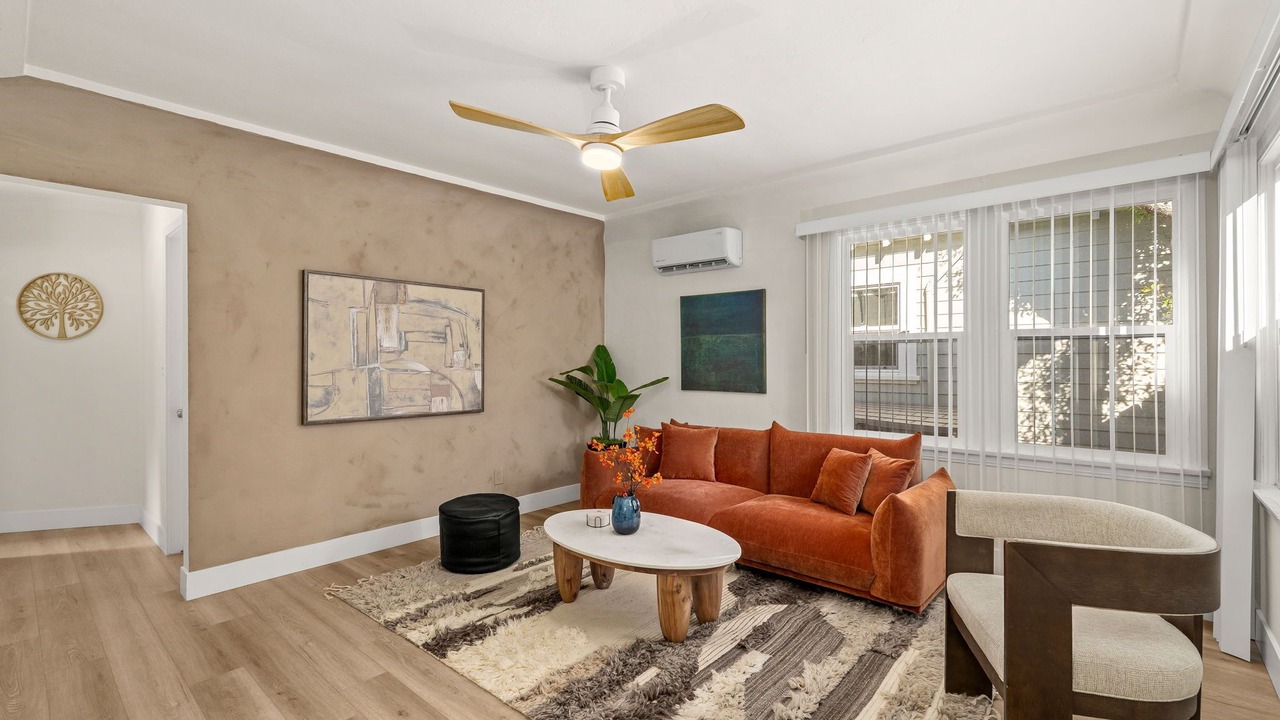 Photo of Livingroom in Corridor