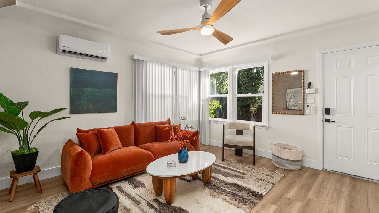 Photo of Livingroom in Corridor