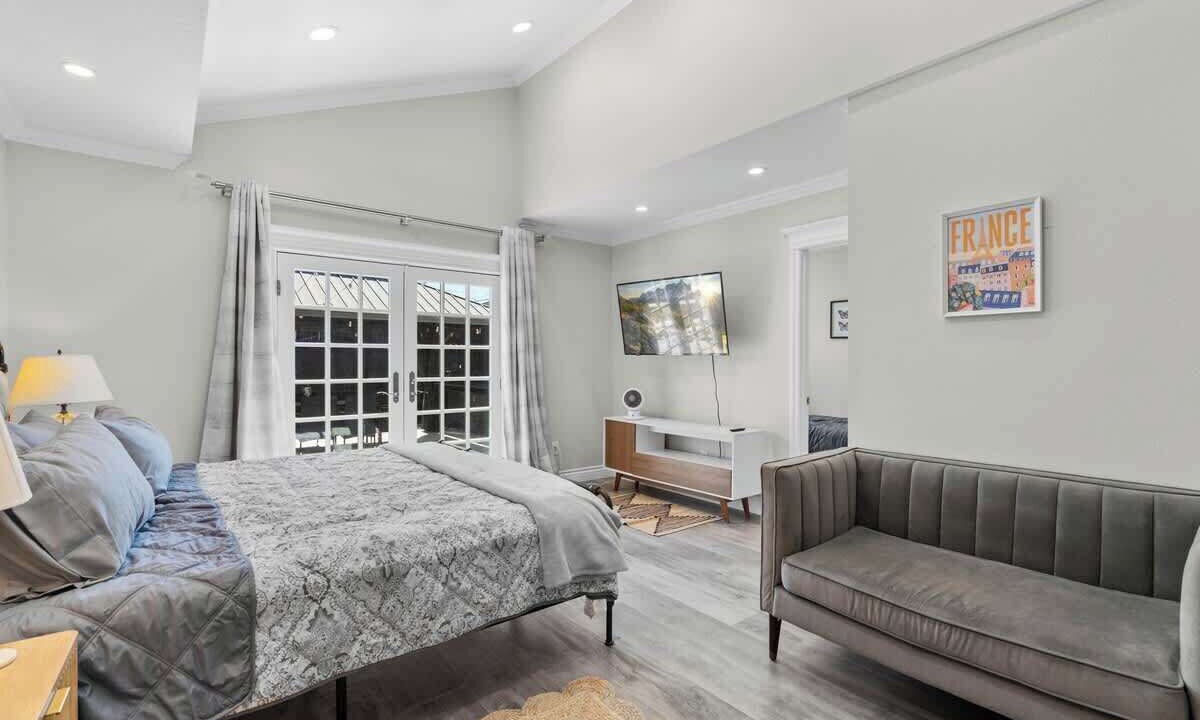Photo of Bedroom in Westmont