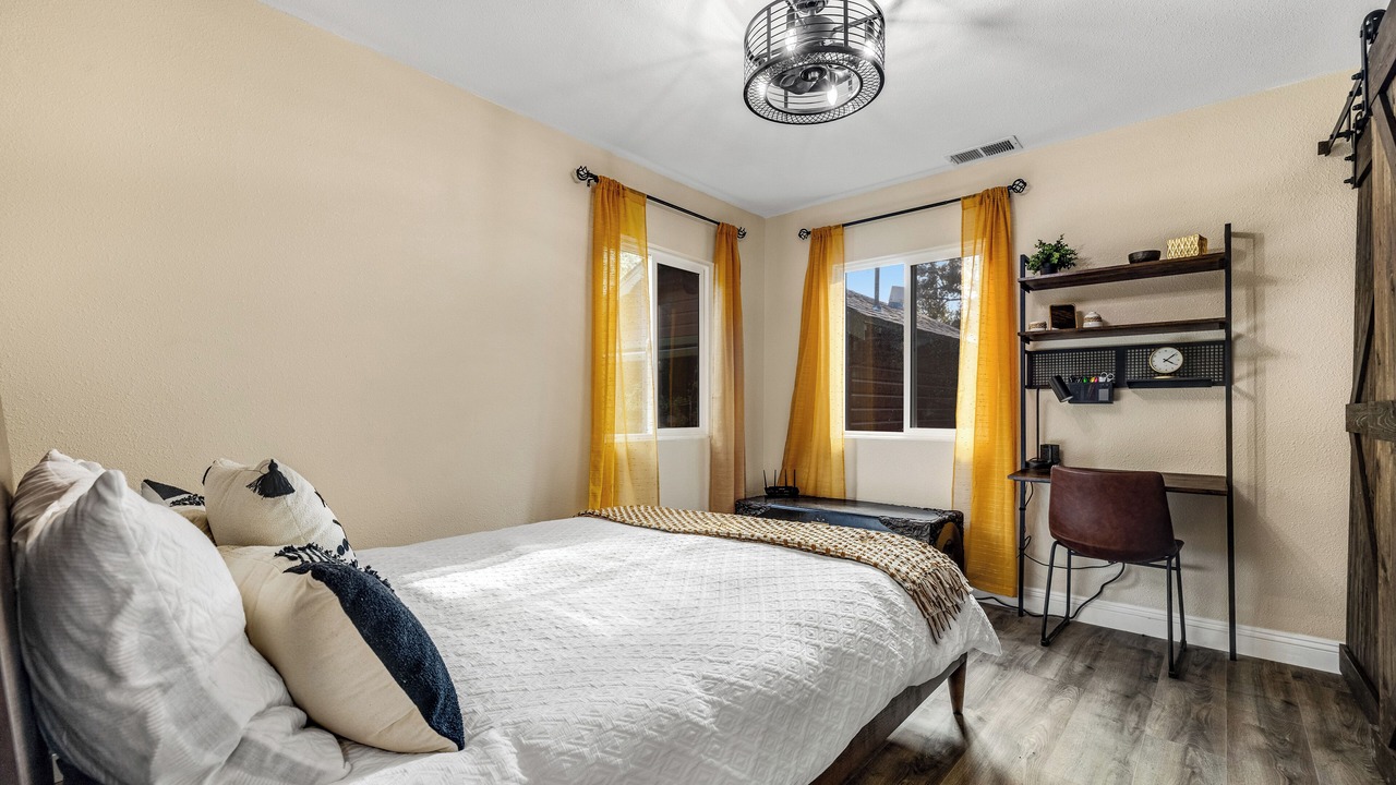 Photo of Bedroom in Pine Valley