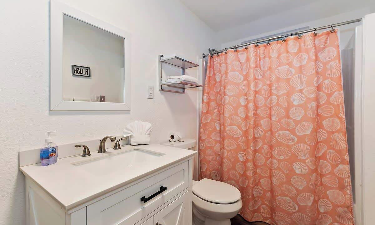 Photo of Bathroom in Summit Estates