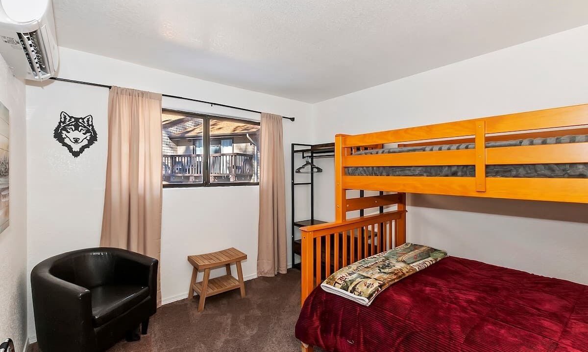 Photo of Bedroom in Summit Estates