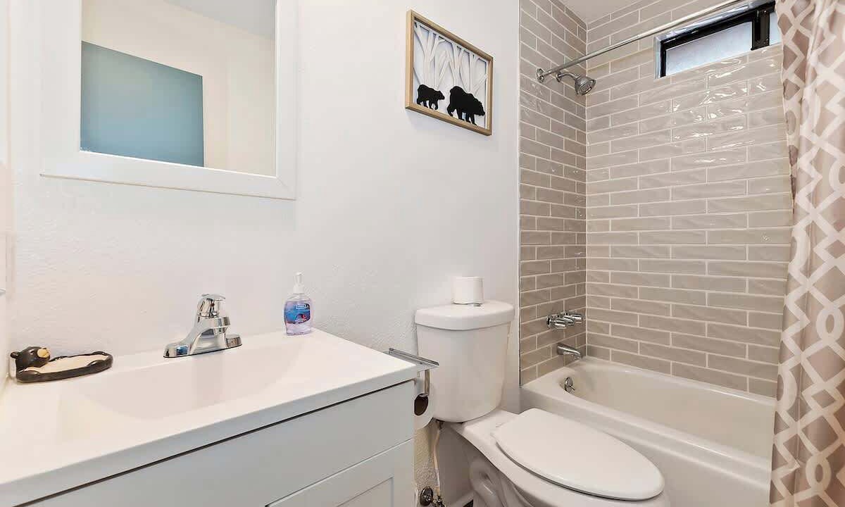 Photo of Bathroom in Summit Estates