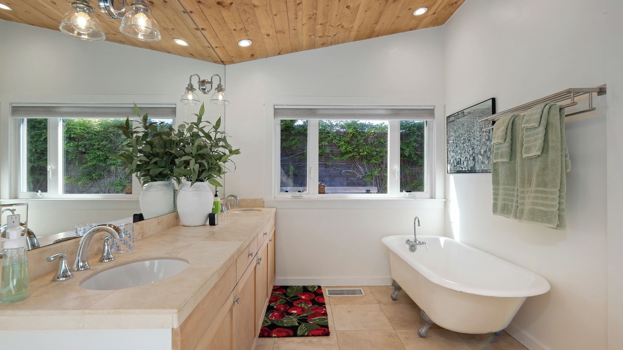Photo of Bathroom in Carpinteria