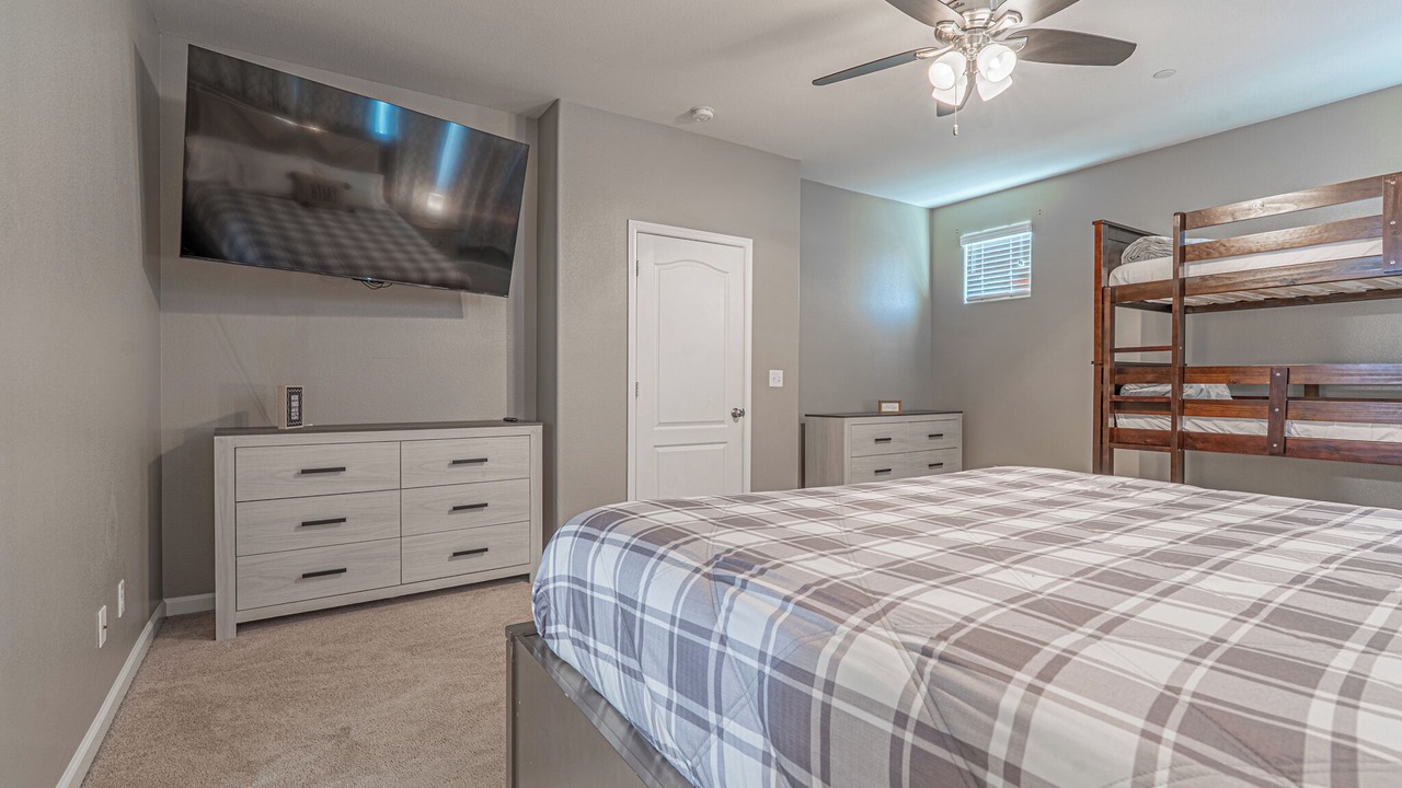 Photo of Bedroom in Raisin