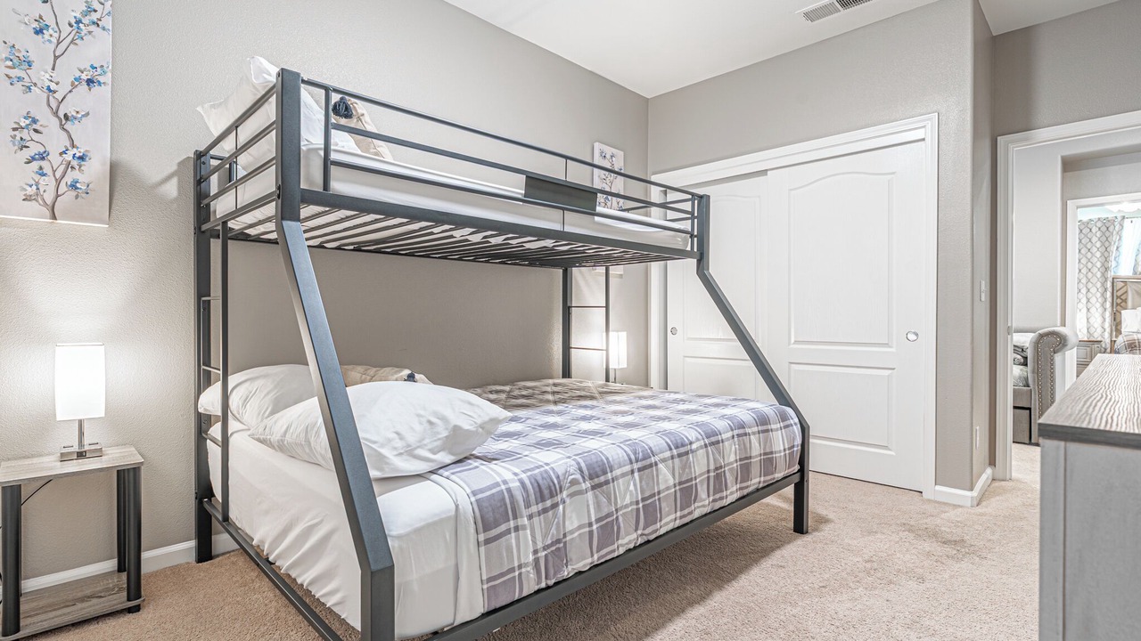 Photo of Bedroom in Raisin
