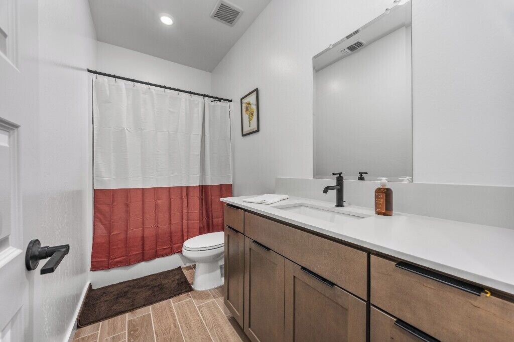 Photo of Bathroom in Pumpkin Center