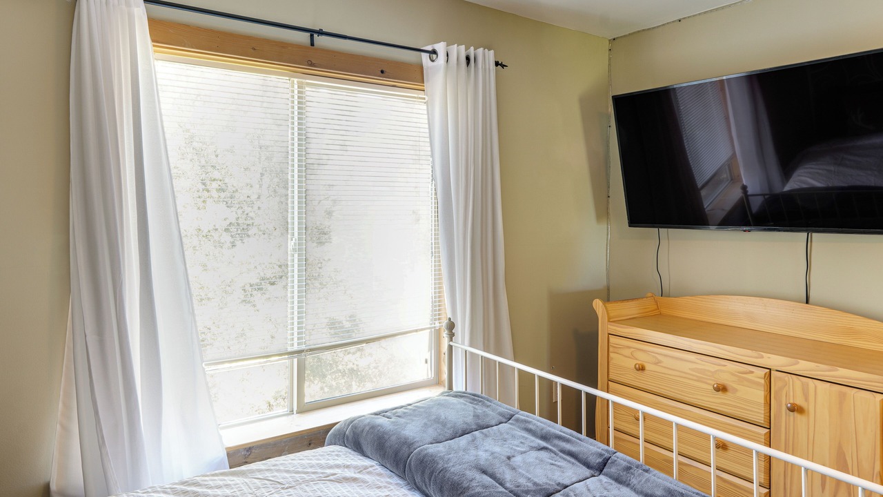 Photo of Bedroom in Pine Mountain Club