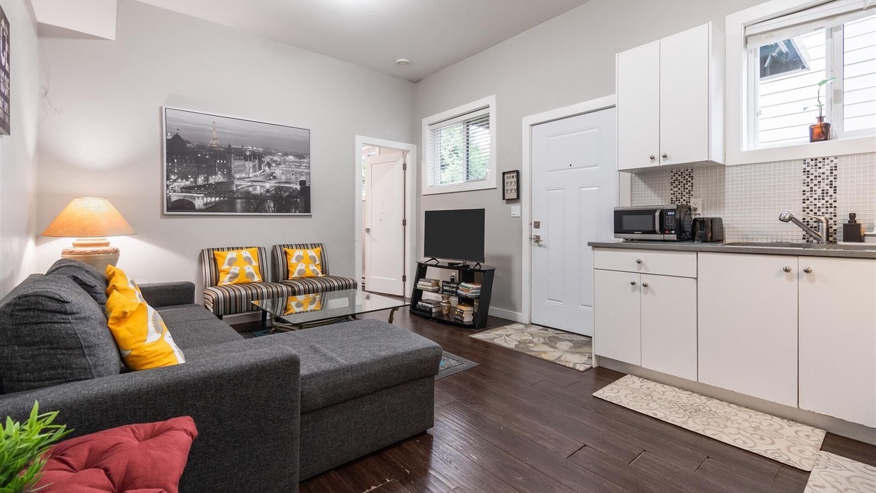 Photo of Livingroom in Guildford