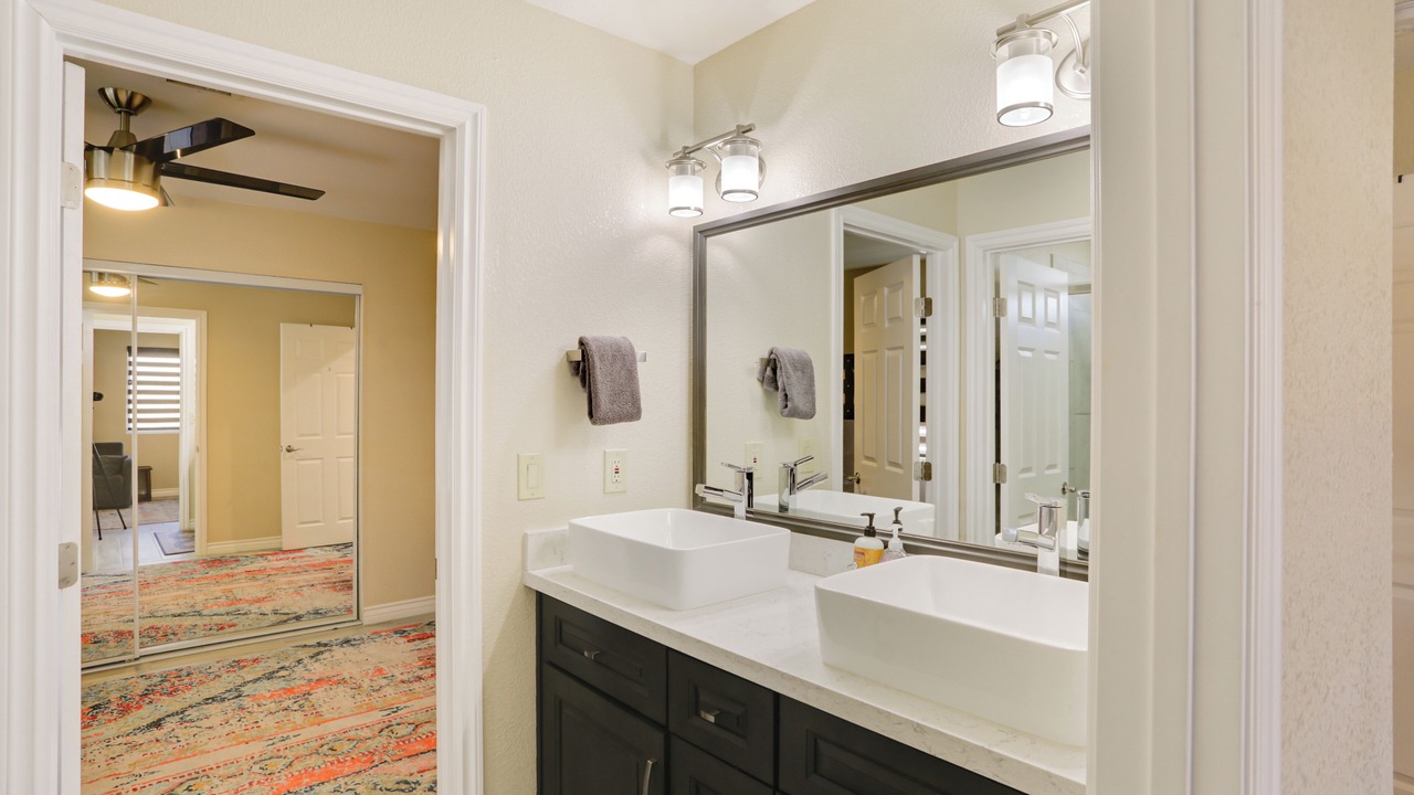 Photo of Bathroom in Rainbow Park