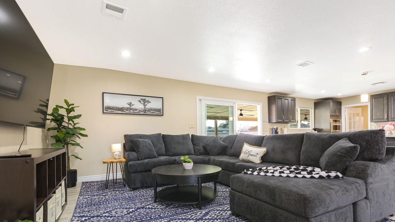 Photo of Livingroom in Rainbow Park