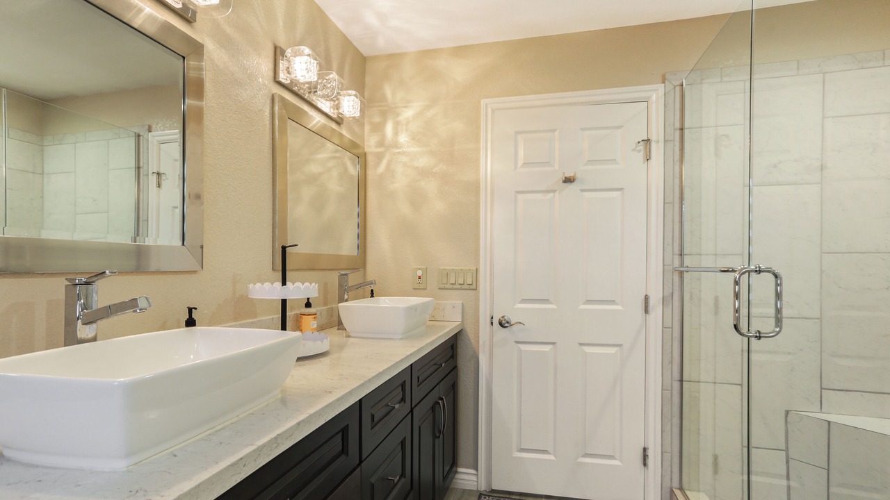 Photo of Bathroom in Rainbow Park
