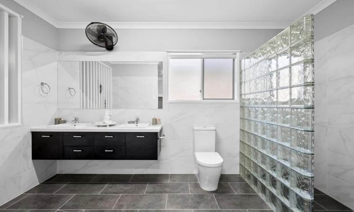 Photo of Bathroom in Pelican Waters