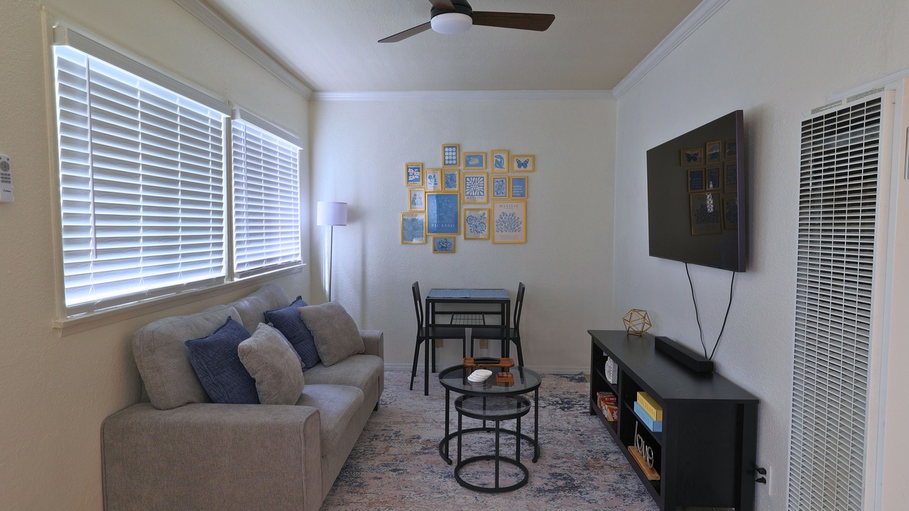 Photo of Livingroom in North Long Beach