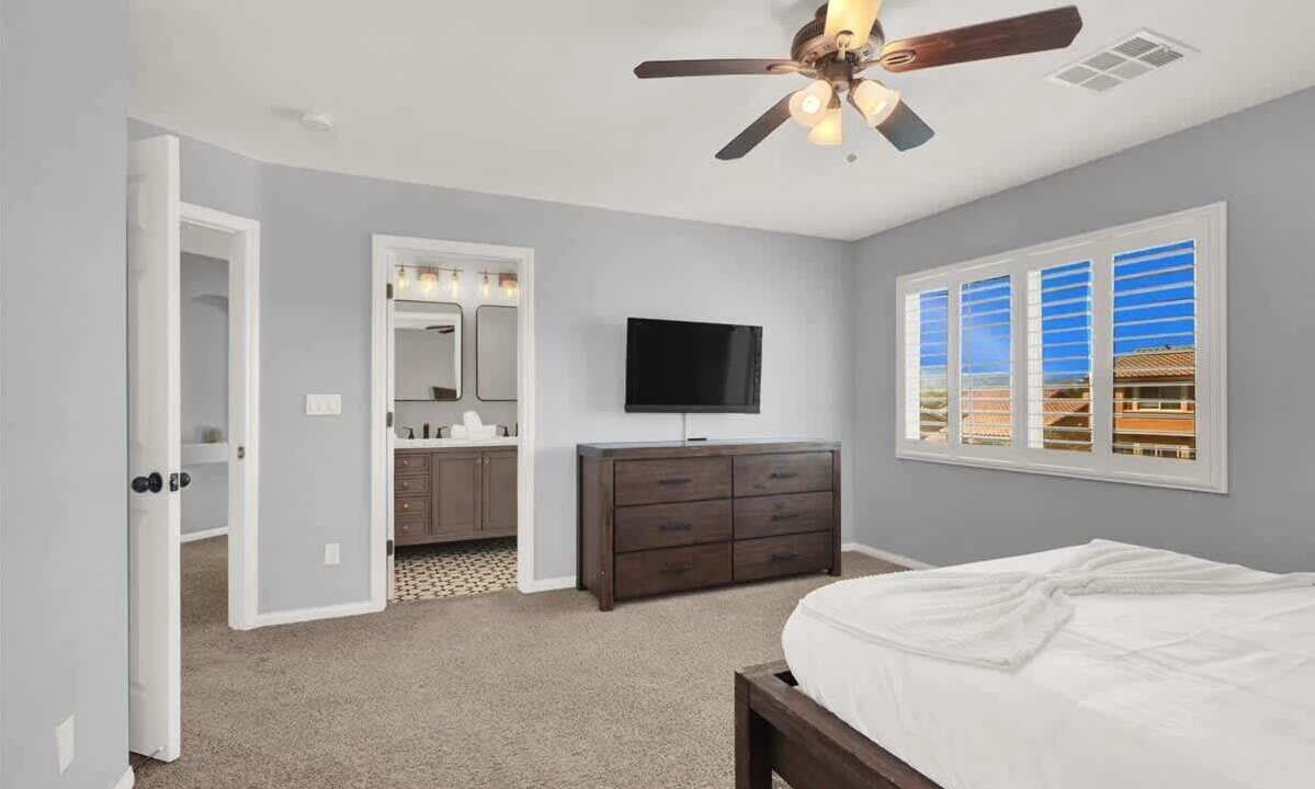 Photo of Bedroom in Enterprise