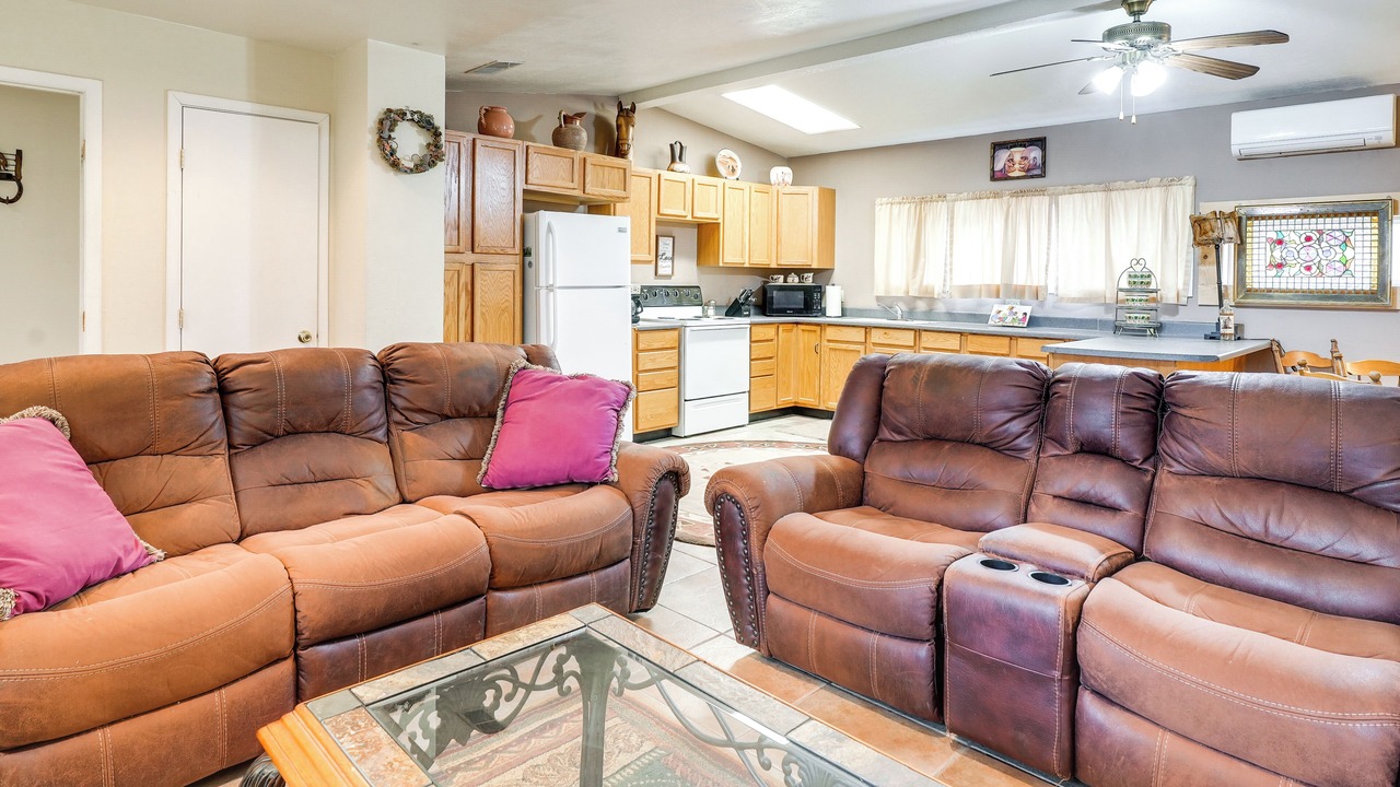 Photo of Livingroom in Wickenburg