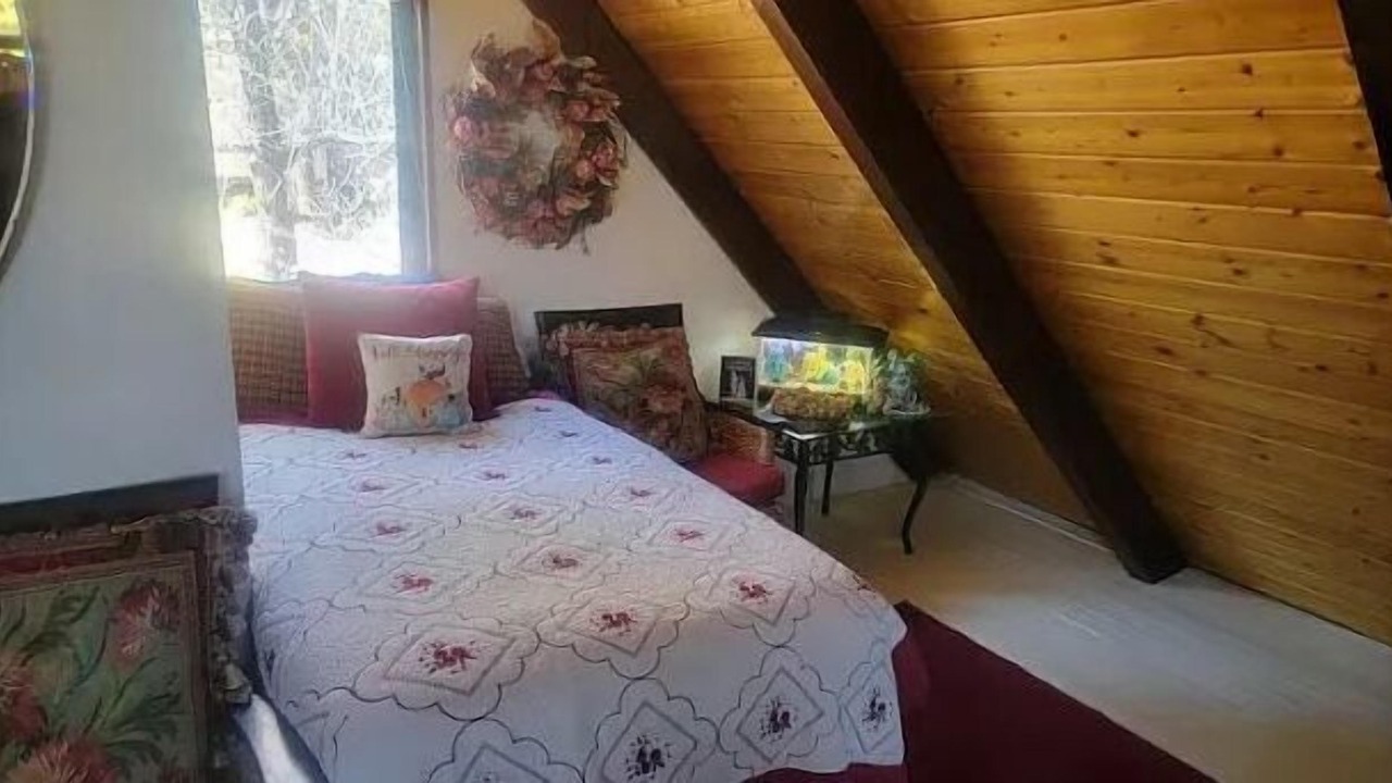 Photo of Bedroom in Frazier Park