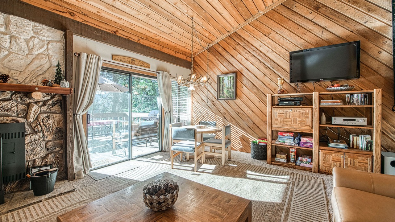 Photo of Livingroom in Lakeshore