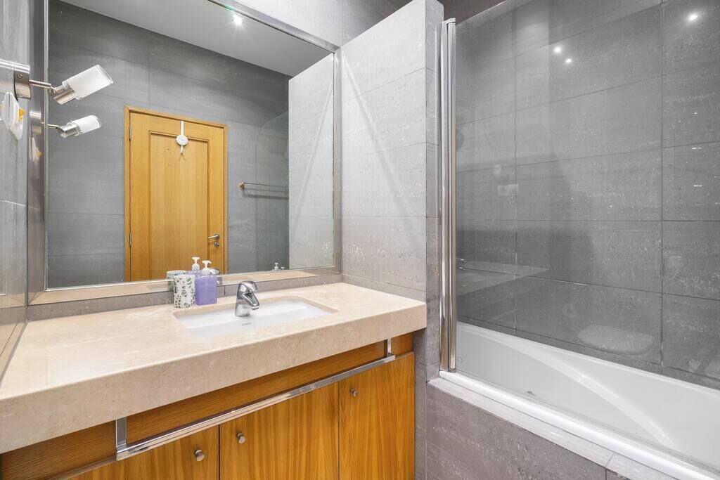 Photo of Bathroom in Linda-a-Velha
