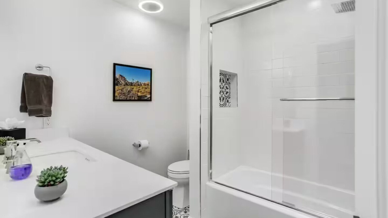 Photo of Bathroom in Racquet Club South
