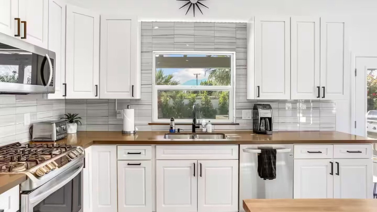 Photo of Kitchen in Racquet Club South