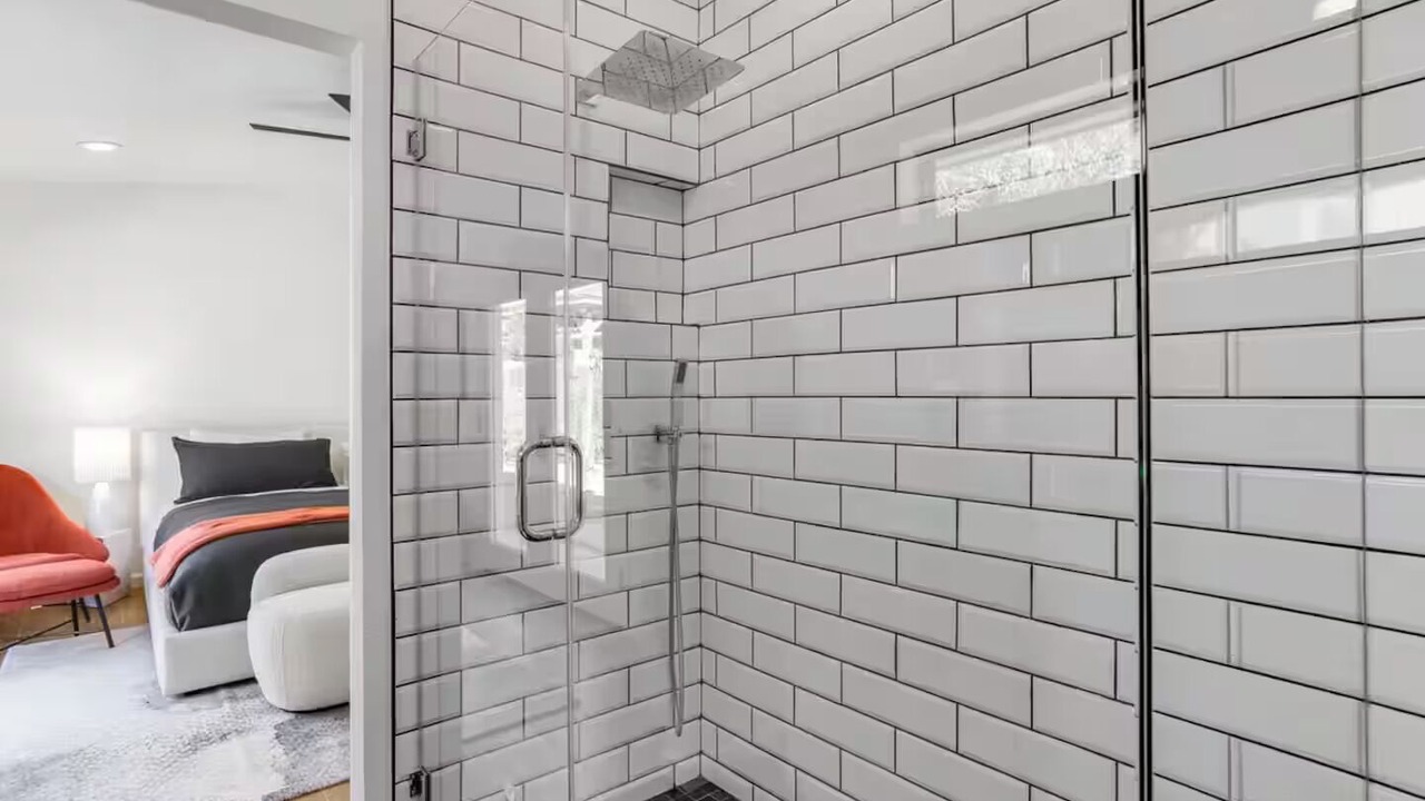 Photo of Bathroom in Racquet Club South