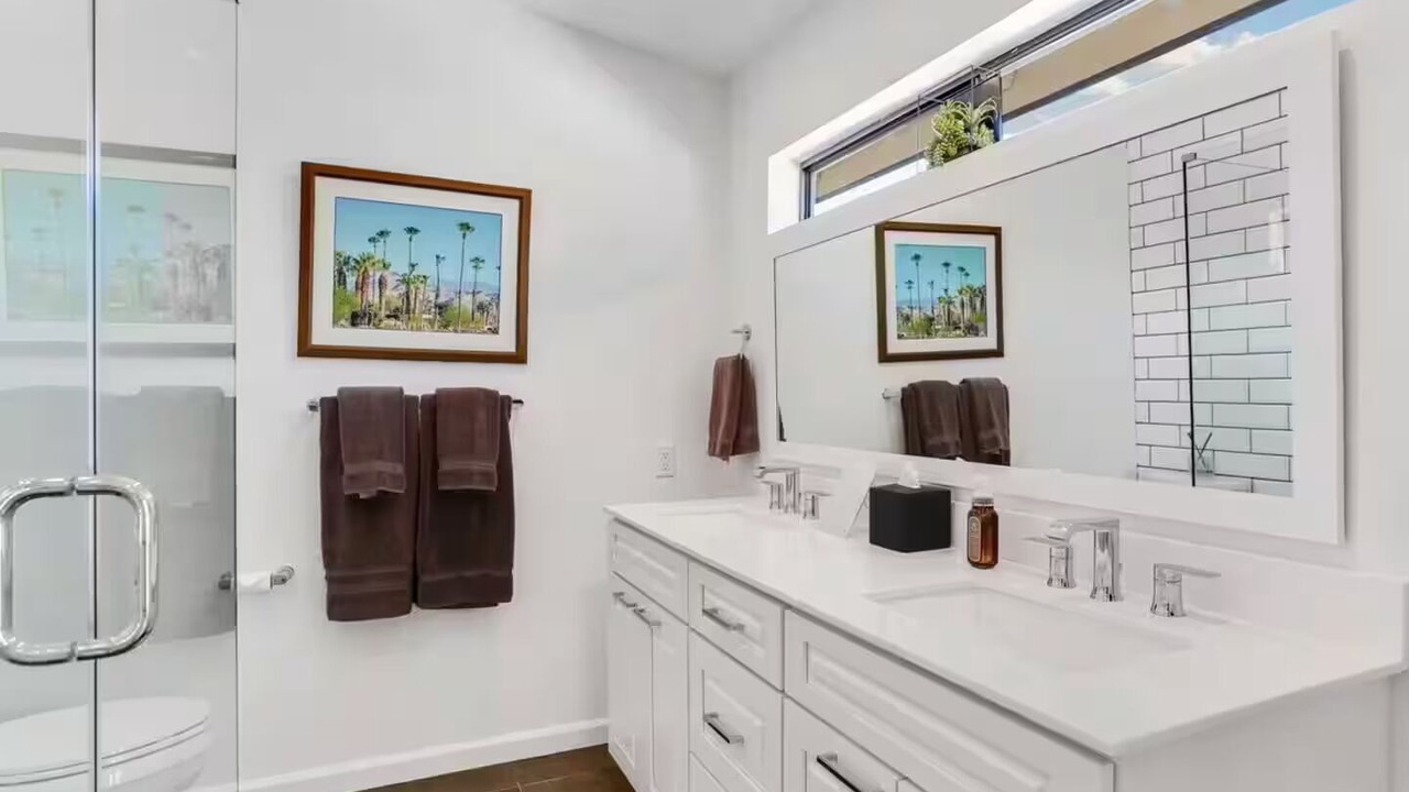 Photo of Bathroom in Racquet Club South