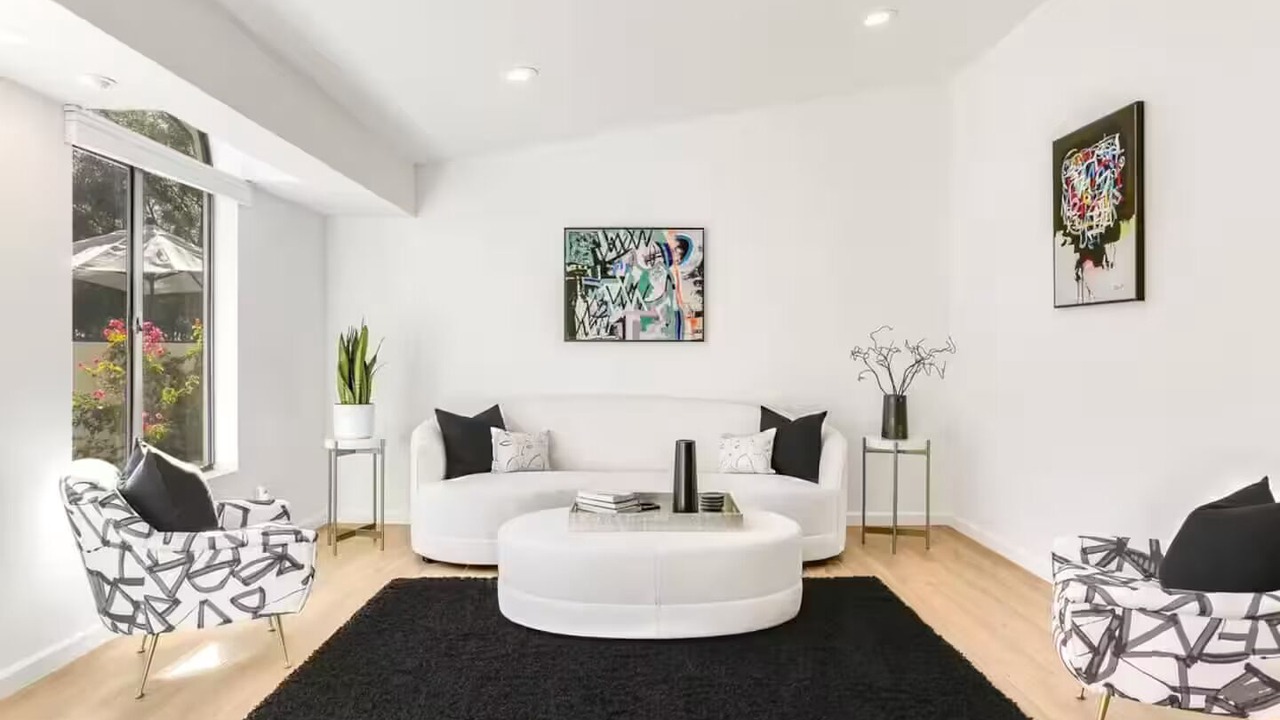 Photo of Livingroom in Racquet Club South