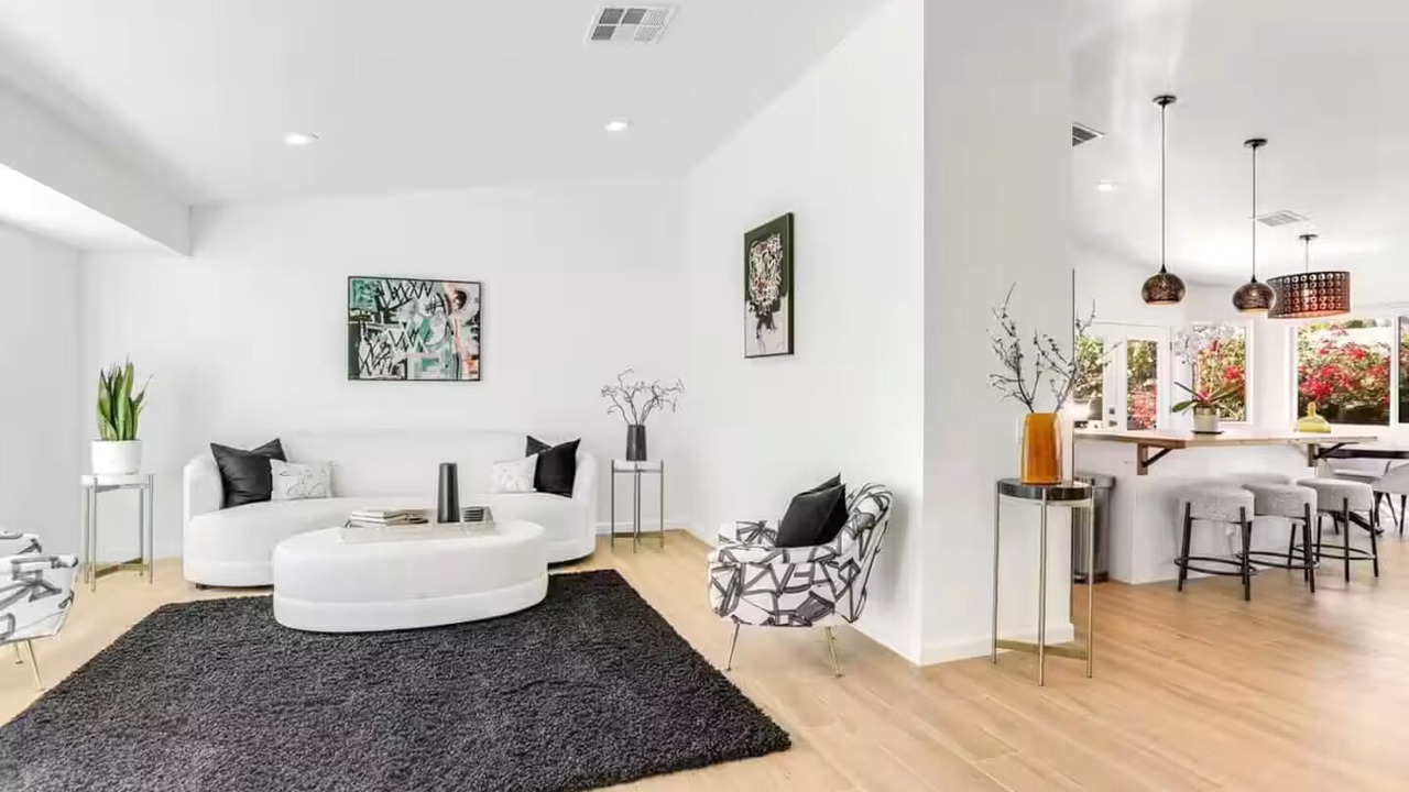 Photo of Livingroom in Racquet Club South