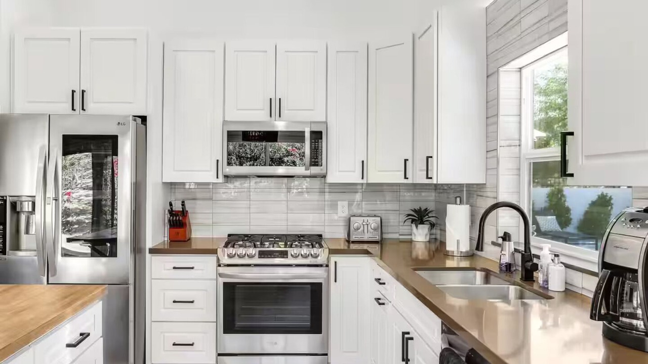 Photo of Kitchen in Racquet Club South