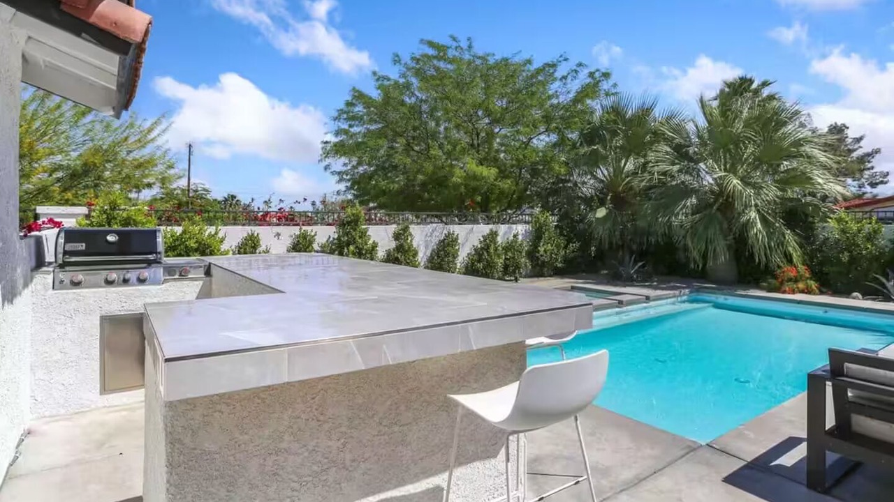 Photo of Outdoor in Racquet Club South