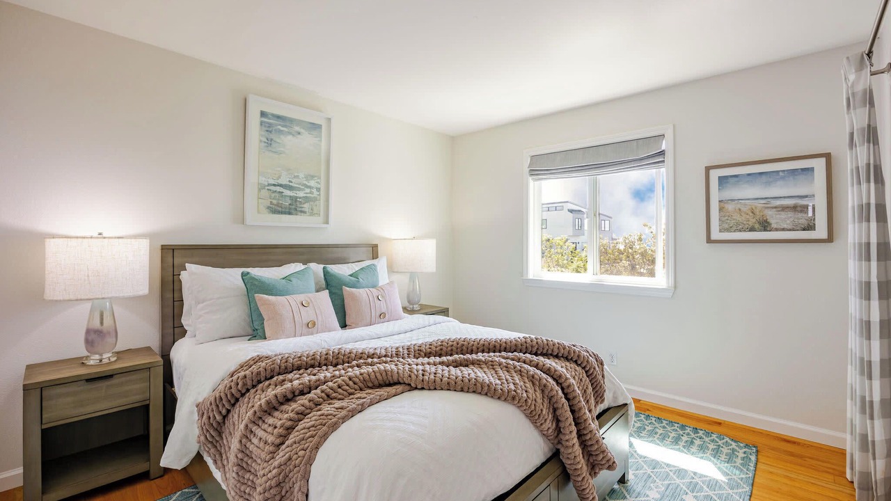 Photo of Bedroom in Moss Beach