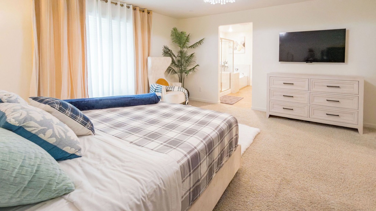 Photo of Bedroom in Raisin