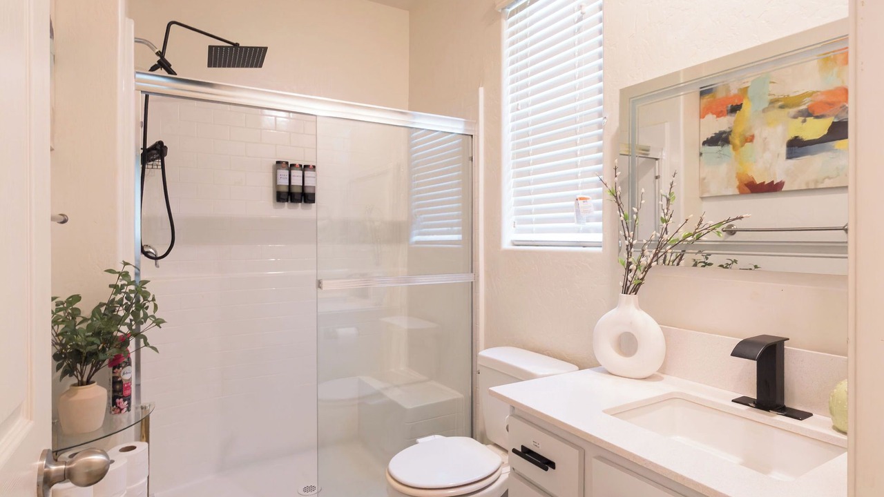 Photo of Bathroom in Raisin
